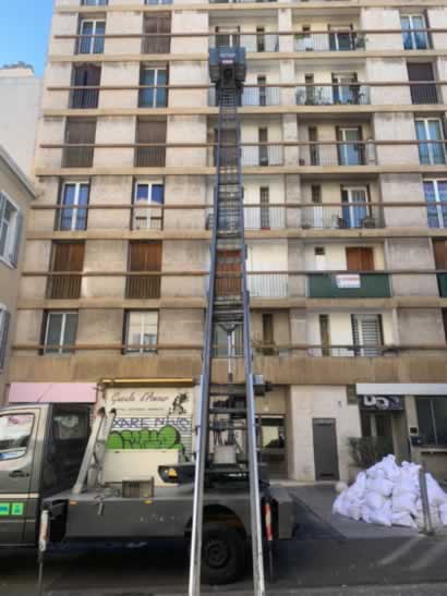 Louer monte meuble à Trets (13530)